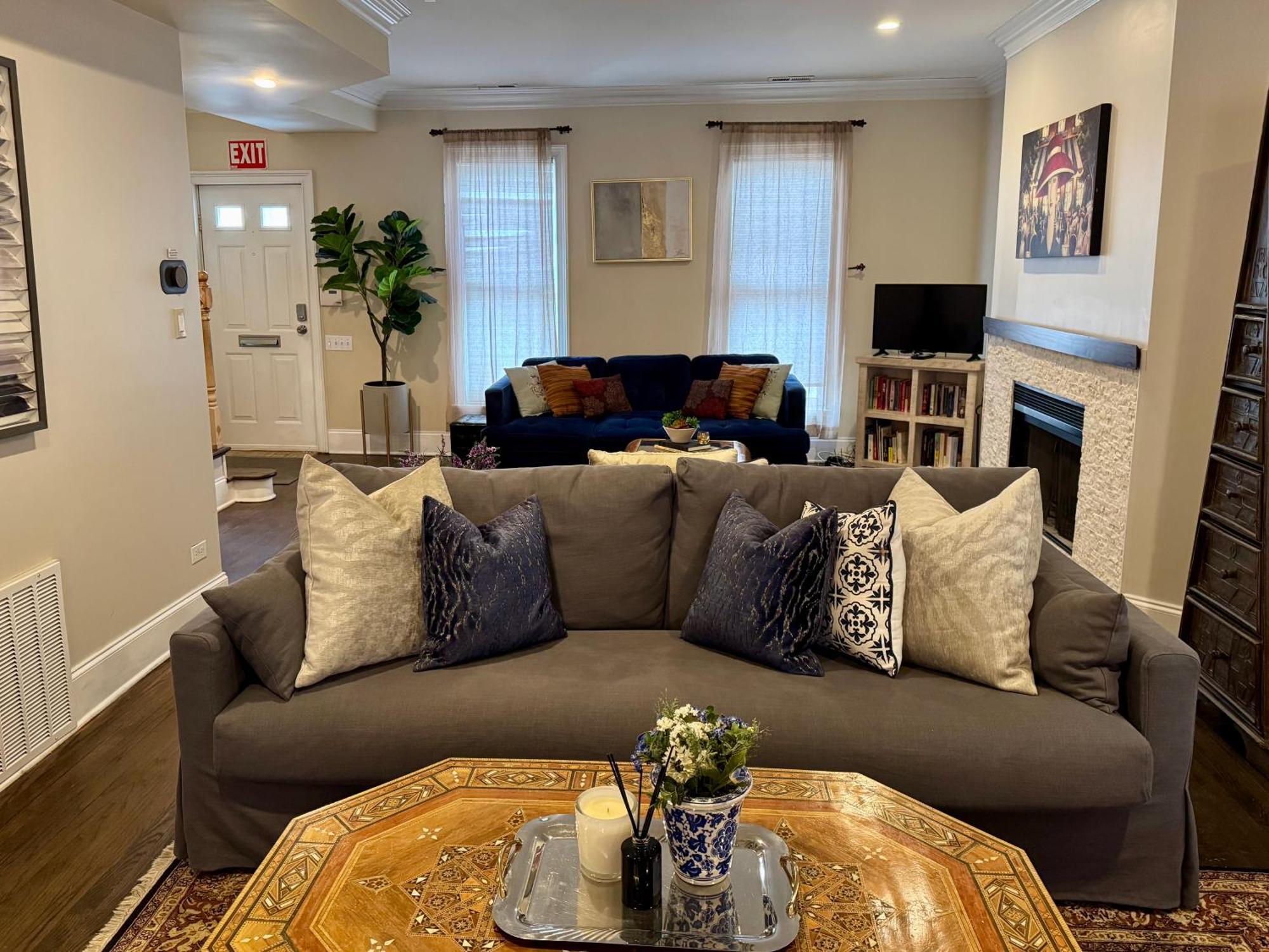 3 Bedroom Spacious Home In Ideal Location W Free Parking Back Yard Pets Welcome 시카고 외부 사진